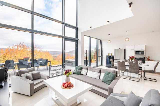 Eladó családi ház, Vágáshután 299 M Ft, 3 szobás