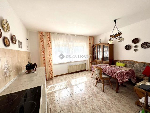 Eladó családi ház, Balatonalmádiban 139 M Ft, 4 szobás