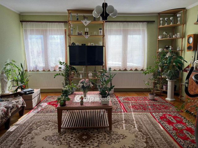 Eladó családi ház, Nyirádon 124.99 M Ft, 4 szobás