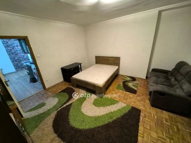 Eladó téglalakás, Debrecenben 43.5 M Ft, 1 szobás