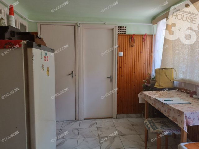 Eladó családi ház, Kiskunfélegyházán 21.5 M Ft, 2 szobás