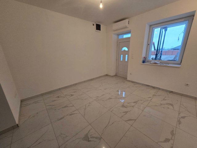 Eladó téglalakás, Kiskunlacházán 36.99 M Ft, 1+2 szobás