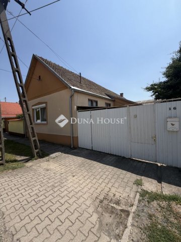 Eladó családi ház, Bátaszéken 29 M Ft, 5 szobás