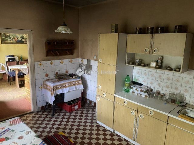 Eladó családi ház, Bakonykútiban 67 M Ft, 3 szobás