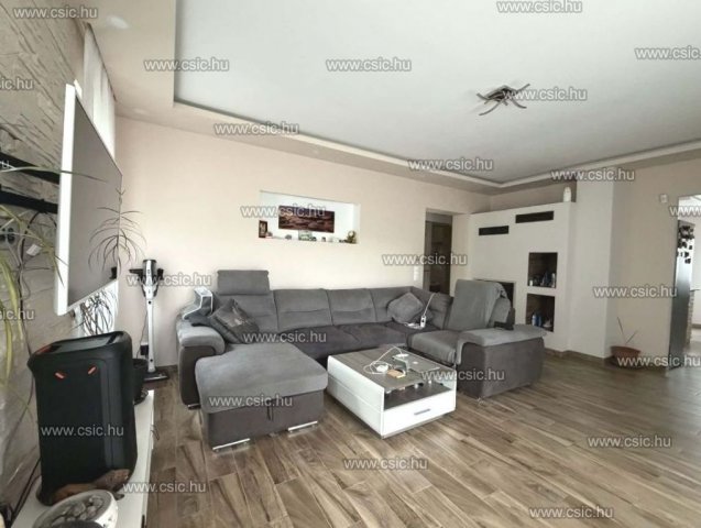 Eladó családi ház, Nagytarcsán 150 M Ft, 3 szobás