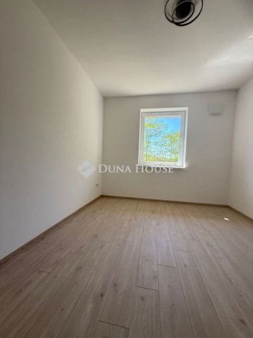 Eladó ikerház, Nagytarcsán 130.7 M Ft, 4 szobás