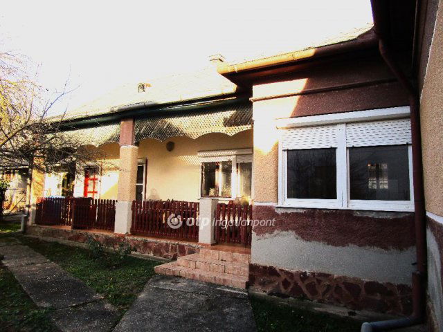 Eladó családi ház, Szennán 34.9 M Ft, 4+1 szobás