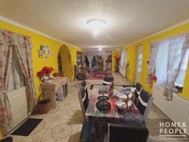 Eladó családi ház, Kisteleken 84.99 M Ft, 5 szobás