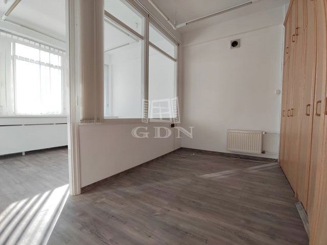 Kiadó iroda, Budapesten, XV. kerületben 29 E Ft / hó, 2 szobás