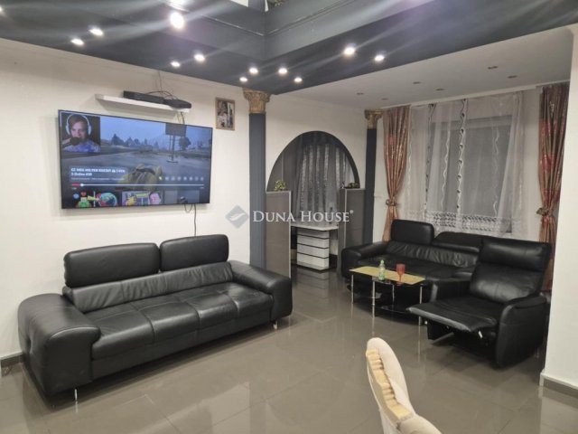 Eladó családi ház, Esztergomban 59.9 M Ft, 3 szobás