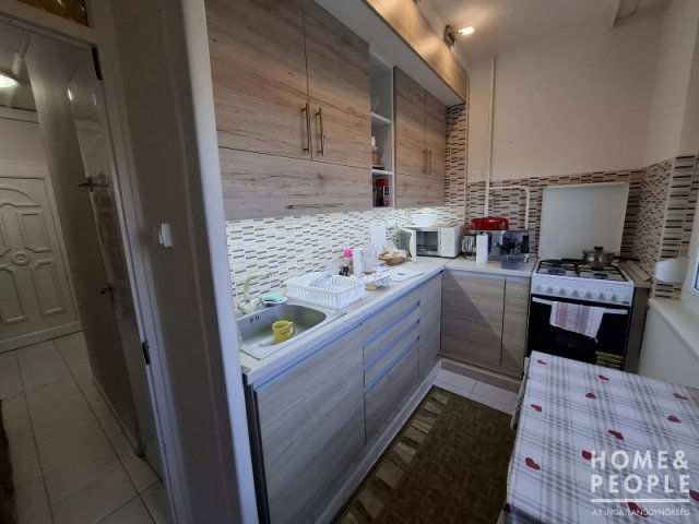 Eladó téglalakás, Szegeden 43 M Ft, 2 szobás