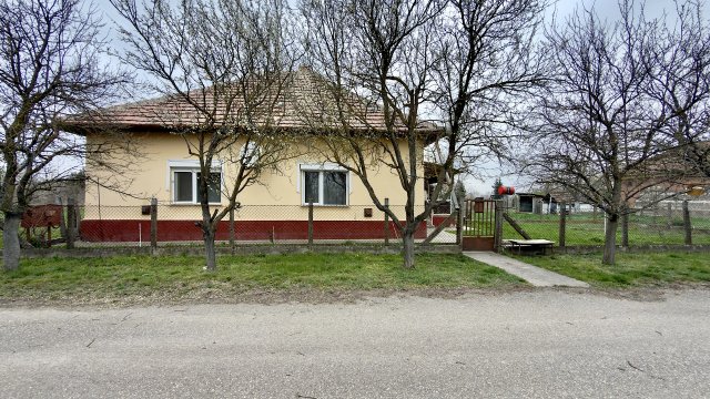 Eladó családi ház, Négyesen 14.5 M Ft, 2 szobás