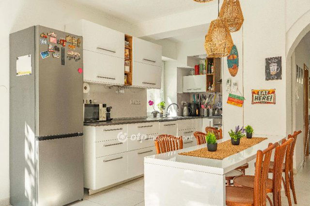 Eladó családi ház, Velencén 171 M Ft, 4+1 szobás