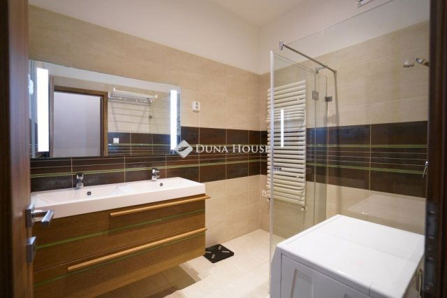 Eladó téglalakás, Budapesten, VII. kerületben 104 M Ft, 3 szobás