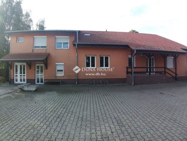 Eladó ipari ingatlan, Szigetújfalun 250 M Ft