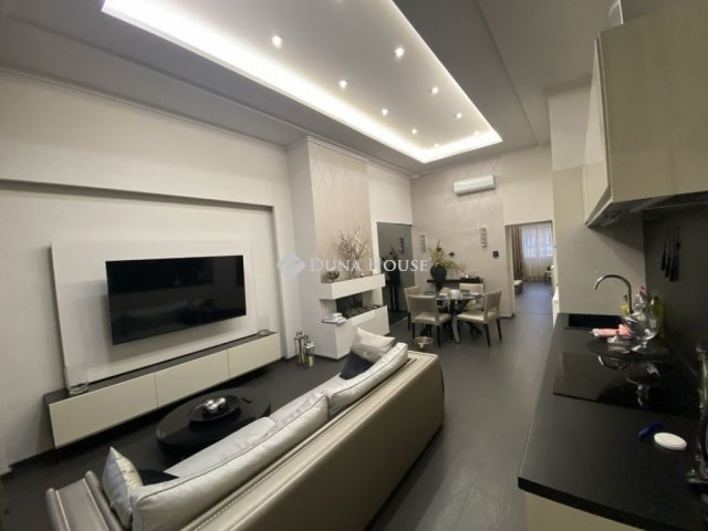 Eladó téglalakás, Budapesten, VI. kerületben 230 M Ft, 3 szobás