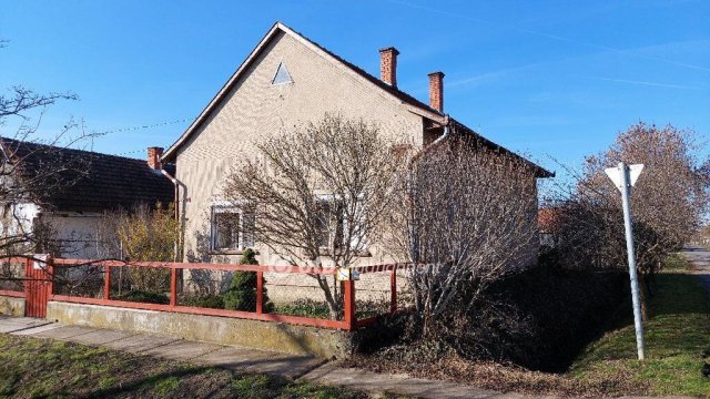 Eladó családi ház, Dévaványán 14 M Ft, 2 szobás