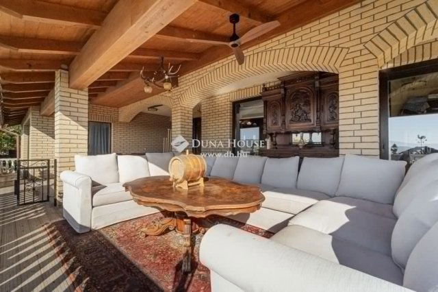 Eladó családi ház, Szentendrén 549.9 M Ft, 6 szobás