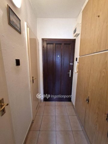 Eladó panellakás, Budapesten, III. kerületben 60 M Ft, 2 szobás