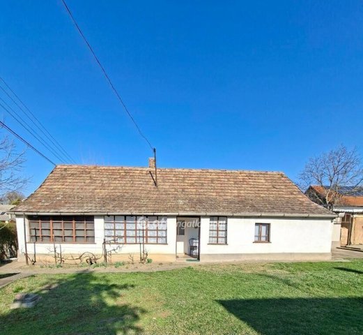 Eladó családi ház, Nagyvenyimen 28 M Ft, 2 szobás