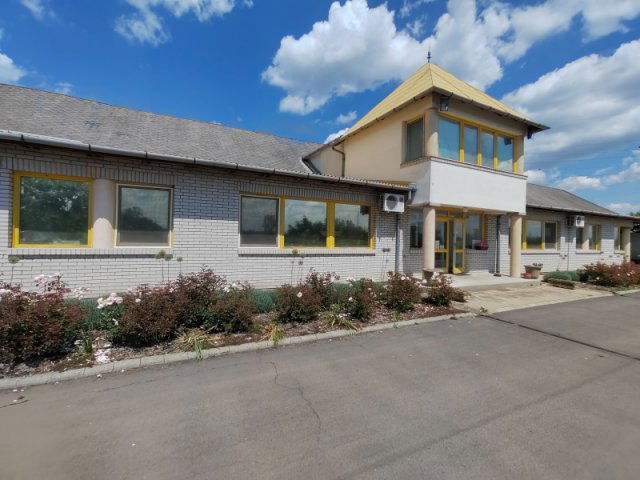 Eladó ipari ingatlan, Békéscsabán 350 M Ft