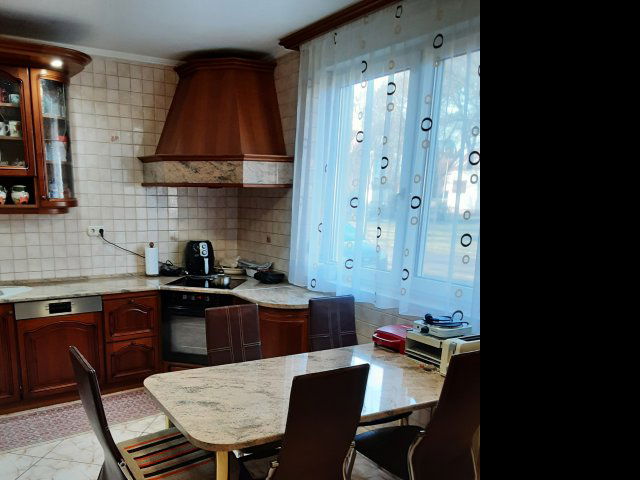 Eladó családi ház, Egerben 198 M Ft, 5 szobás