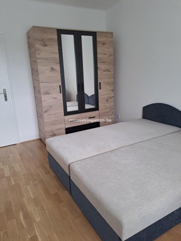 Kiadó téglalakás, albérlet, Pécsett 190 E Ft / hó, 2 szobás