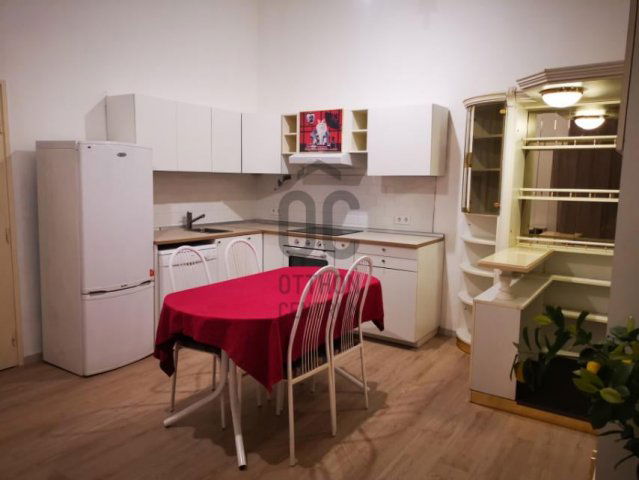 Eladó téglalakás, Budapesten, VI. kerületben, Szondi utcában