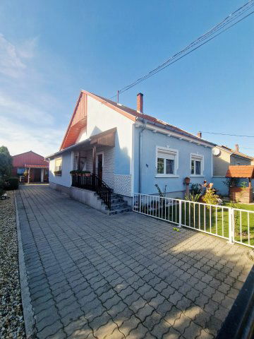 Eladó családi ház, Hegyeshalomban 93 M Ft, 3+1 szobás