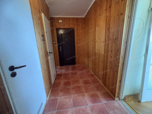 Eladó panellakás, Nyíregyházán 33.5 M Ft, 2+1 szobás