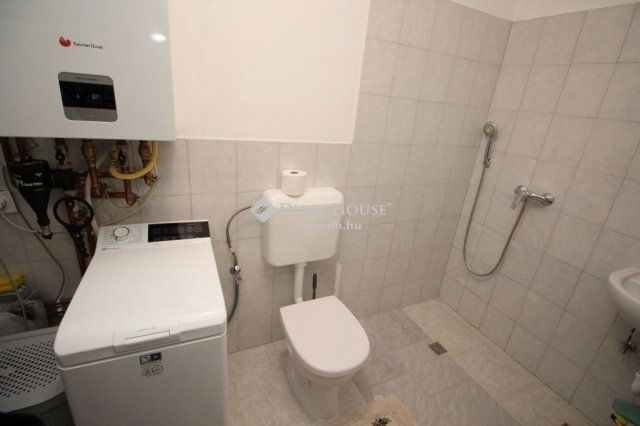 Eladó családi ház, Kecskeméten 79.9 M Ft, 8 szobás