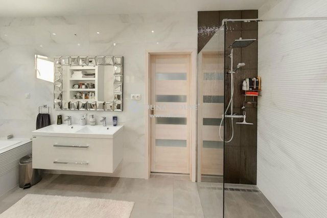 Eladó családi ház, Kecskeméten 103.9 M Ft, 4 szobás