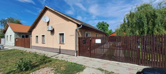 Eladó családi ház, Makón 54.9 M Ft, 5 szobás