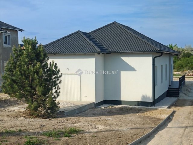 Eladó ikerház, Érden 78.9 M Ft, 4 szobás / költözzbe.hu