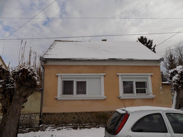 Eladó családi ház, Pápán 59.5 M Ft, 3 szobás