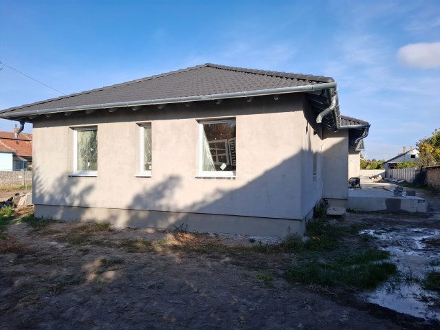 Eladó sorház, Kiskunlacházán 65.6 M Ft, 4 szobás