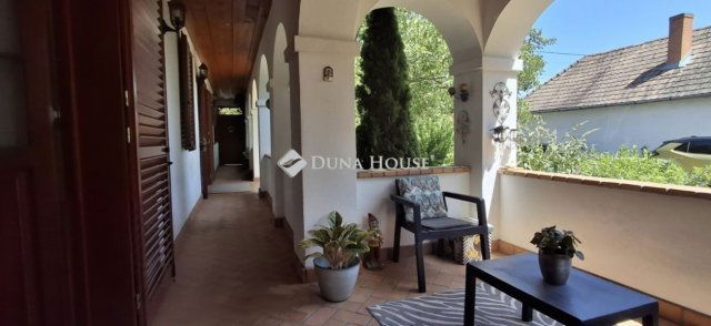 Eladó családi ház, Kisorosziban 272 M Ft, 5 szobás