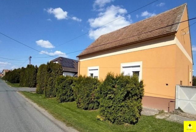 Eladó családi ház, Csepregen 45 M Ft, 2 szobás