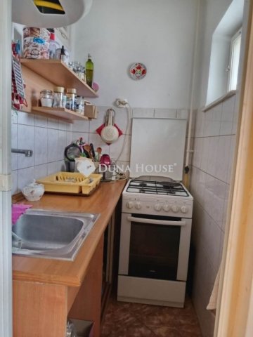 Eladó téglalakás, Komlón 25.9 M Ft, 2 szobás