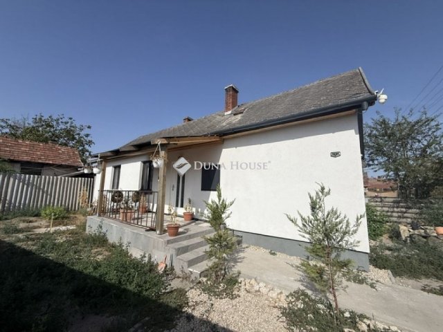 Eladó családi ház, Dunavecsén 34.9 M Ft, 3 szobás