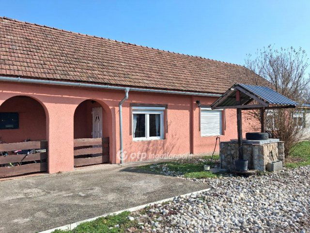 Eladó családi ház, Dobán 39.9 M Ft, 1+2 szobás