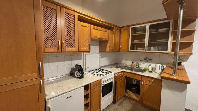 Eladó téglalakás, Budapesten, V. kerületben 82.9 M Ft, 1 szobás