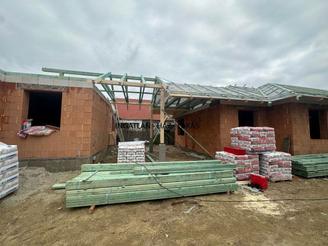 Eladó ikerház, Veresegyházon 114.9 M Ft, 5 szobás