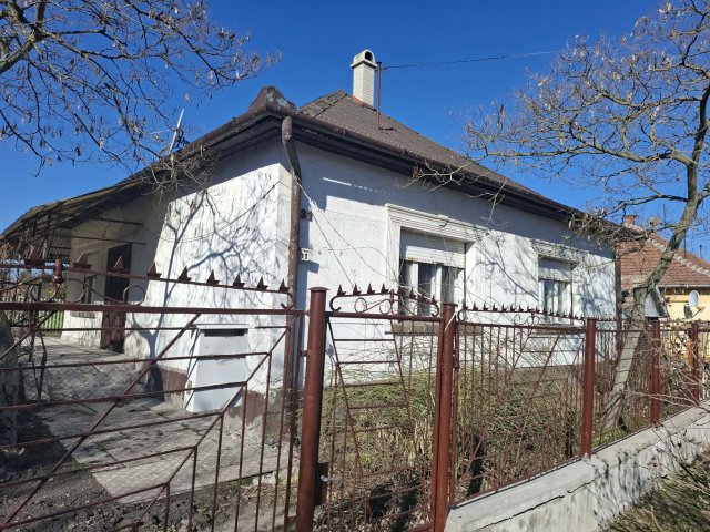 Eladó családi ház, Jászladányon 12.9 M Ft, 3 szobás