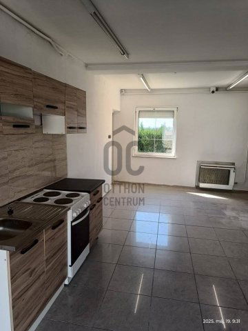 Eladó családi ház, Pécsett 79 M Ft, 3 szobás