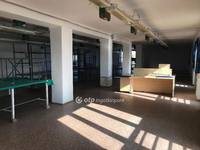 Eladó ipari ingatlan, Komlón 716.1 M Ft / költözzbe.hu