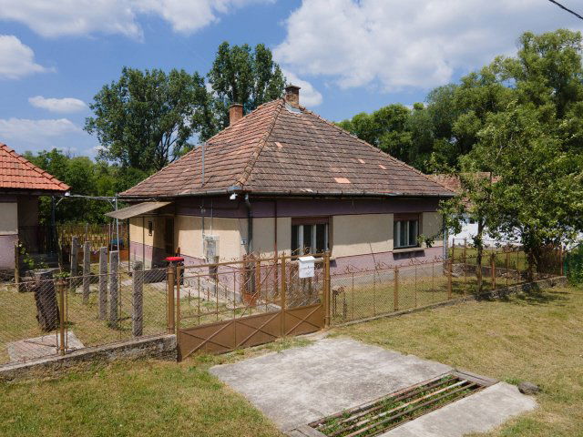 Eladó családi ház, Szandán 20.9 M Ft, 3 szobás