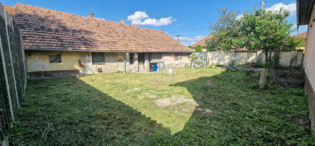 Eladó családi ház, Cegléden 30.5 M Ft, 3 szobás