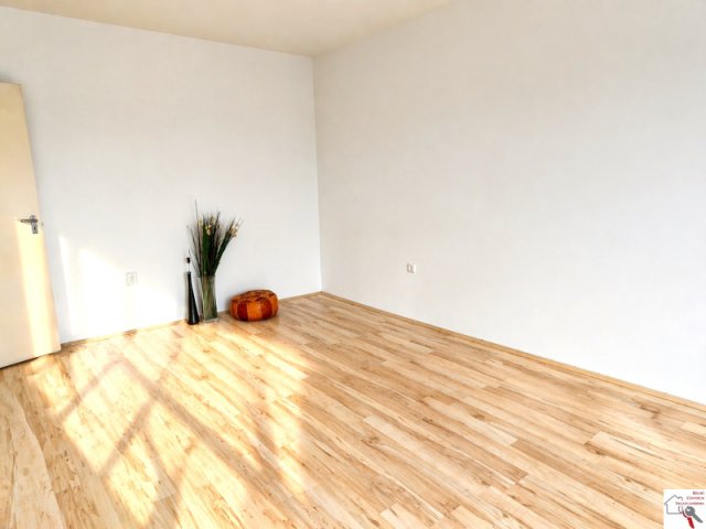 Eladó panellakás, Pécsett 49.9 M Ft, 2+1 szobás