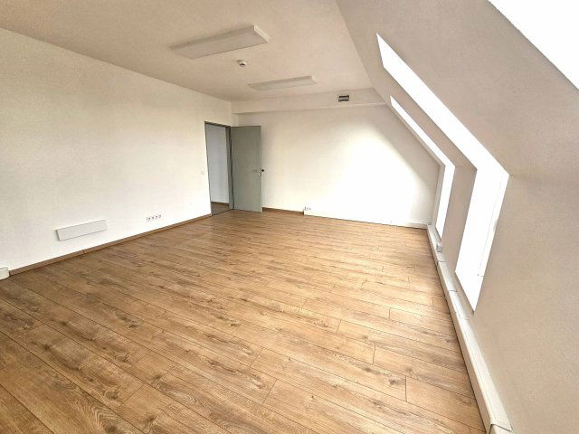 Kiadó iroda, Budapesten, VII. kerületben, Károly körúton